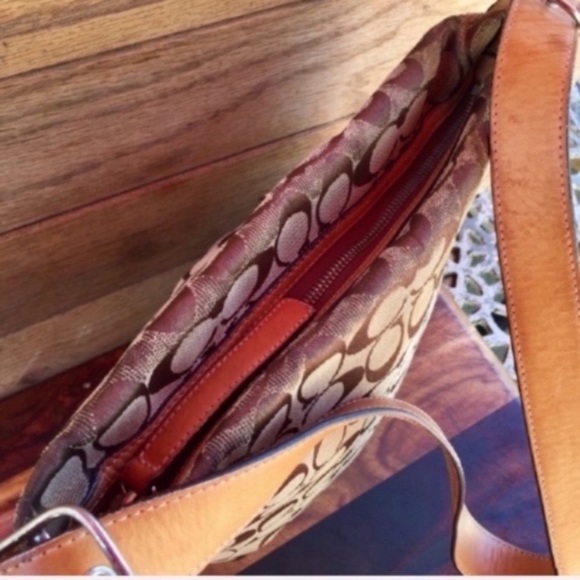 Coach Signature Shoulder Bag Canvas and Leather - Picture 4 of 7